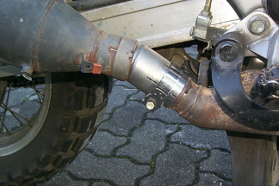 Bild 2. Das Adapterst&uuml;ck bringt den Topf nach unten und nach hinten