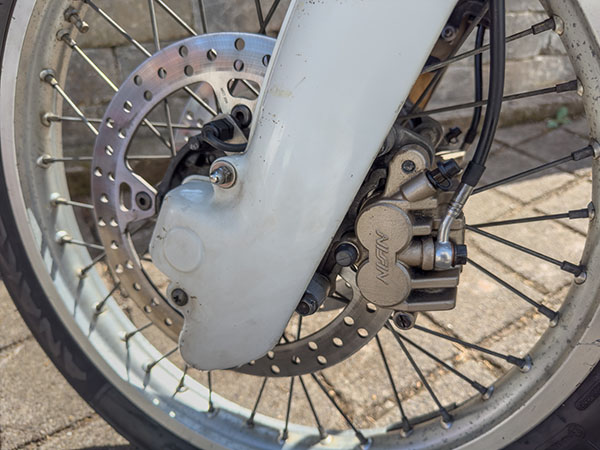 Bremsscheibe, Bremsbel&auml;ge und Bremszangendichtungen neu