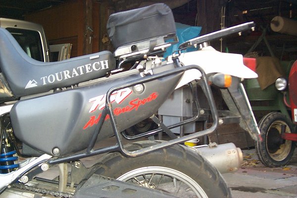 Touratech-Tr&auml;ger links