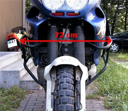 Die Maschine ist mit den Sturzb&uuml;geln f&uuml;r den 43 Liter Tank 72 cm breit
