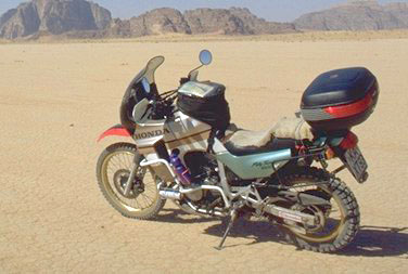 Mit diversen Gebrauchtteilen f&uuml;r Fernreisen vorbereitet