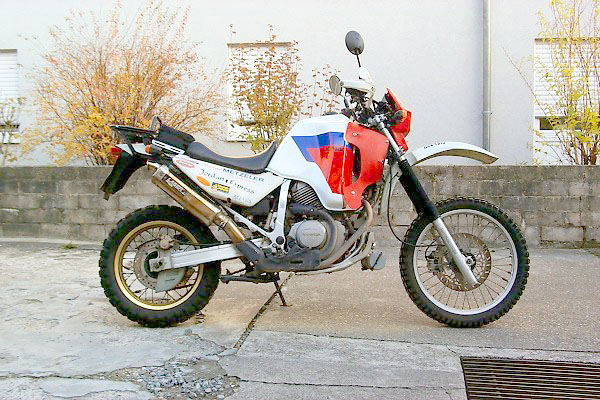 Transalp gestrippt, mit AT-Schwinge und XR-Gabel