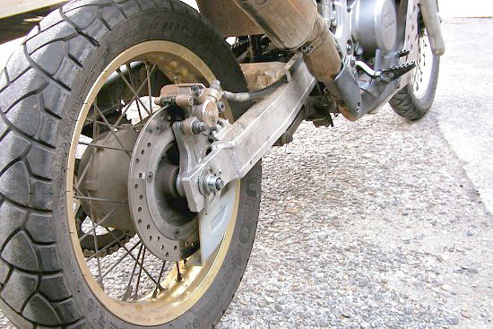 Africa Twin-Schwinge, Bremse und Hinterrad an Transalp