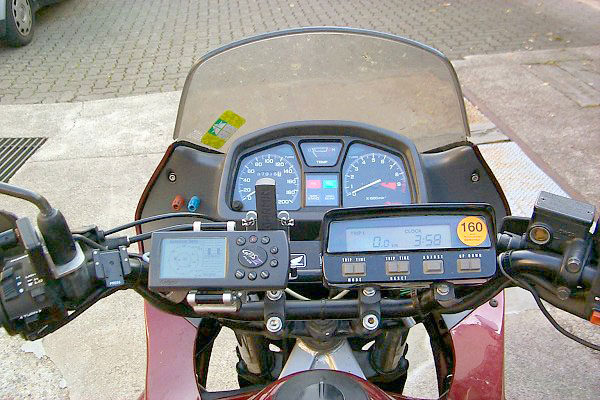 Hier ist der Tripmaster auf der Lenkerstrebe angebracht